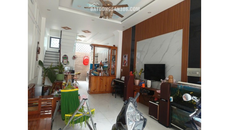 BÁN NHÀ 3 TẦNG LIÊN PHƯỜNG PHÚ HỮU QUẬN 9 - 50M2 - XE HƠI VÀO NHÀ - CẬN CAO TỐC