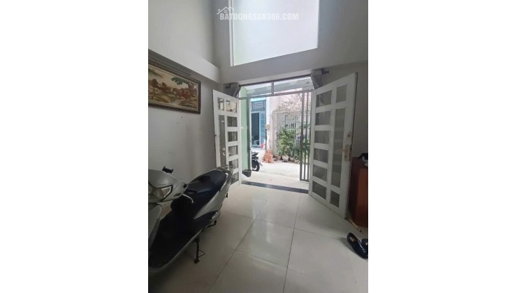 CĂN GÓC 3 TẦNG GẦN UBND PHÚ HỮU – HXH – GIÁ 5 TỶ