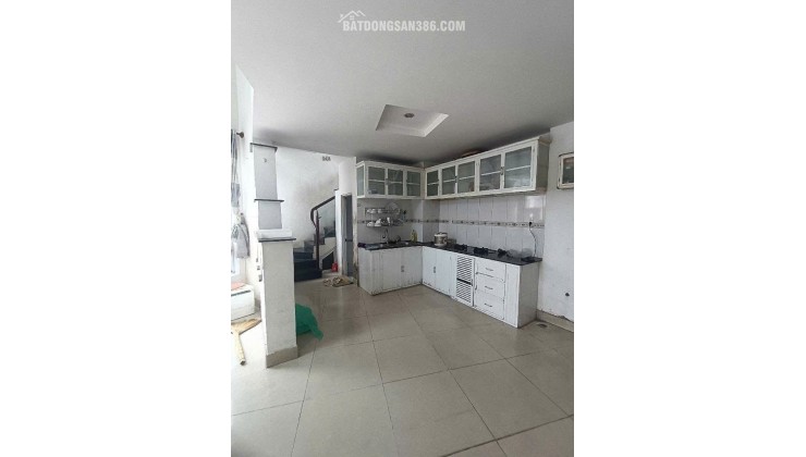 CĂN GÓC 3 TẦNG GẦN UBND PHÚ HỮU – HXH – GIÁ 5 TỶ