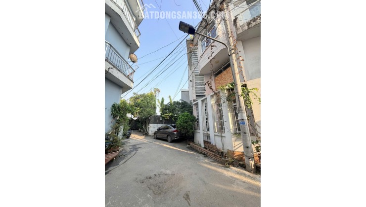 CĂN GÓC 3 TẦNG GẦN UBND PHÚ HỮU – HXH – GIÁ 5 TỶ