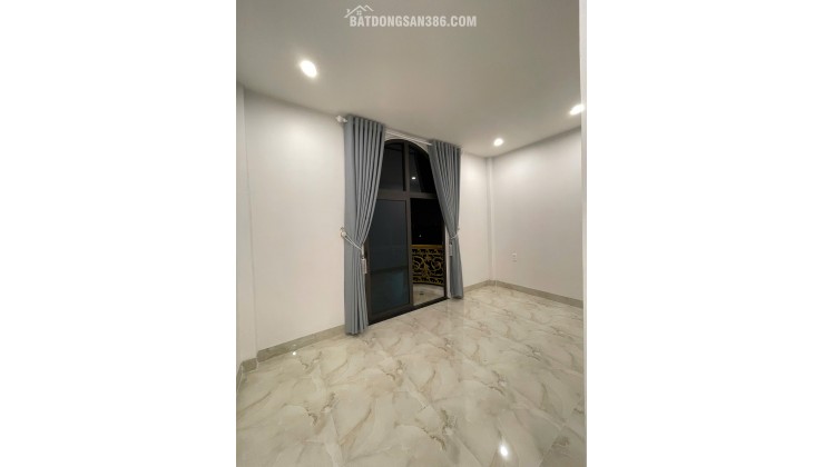 4 TẦNG THANG MÁY – FULL NỘI THẤT – GIỮA 3 KCN LỚN BẮC SƠN