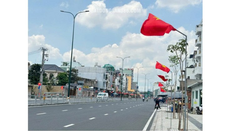 HẺM XE HƠI ĐƯỜNG DƯƠNG QUẢNG HÀM.
TƯƠNG LAI LÀ MẶT TIỀN DƯƠNG QUẢNG HÀM.DT:331M2