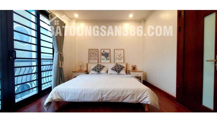 NHÀ LÂM DU, BỒ ĐỀ, LONG BIÊN: DT 31M 5 TẦNG MT 4M6 GIÁ 9.81 TỶ. LH:0985302254.