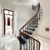 Xuân thủy - cầu giấy - nhà ngõ thông đường lớn - nhà dân xây lô góc hai mặt thoáng