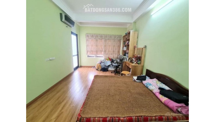 Bán nhà Kim giang dt 45m2 x5T, ngõ rộng,thoáng,gần phố,giá chỉ 8,25 tỷ,sđcc