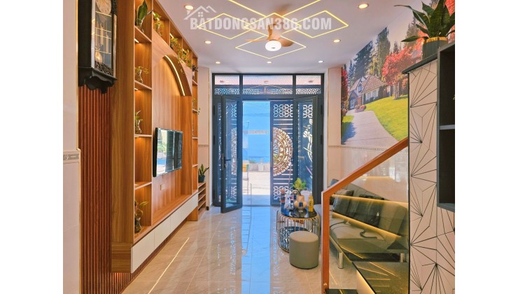 KHU VỰC HIẾM NHÀ BÁN - NGAY SÂN BAY - FULL NỘI THẤT - NHÀ ĐẸP Ở NGAY - SỔ VUÔNG A4 - NHĨNH 5 TỶ