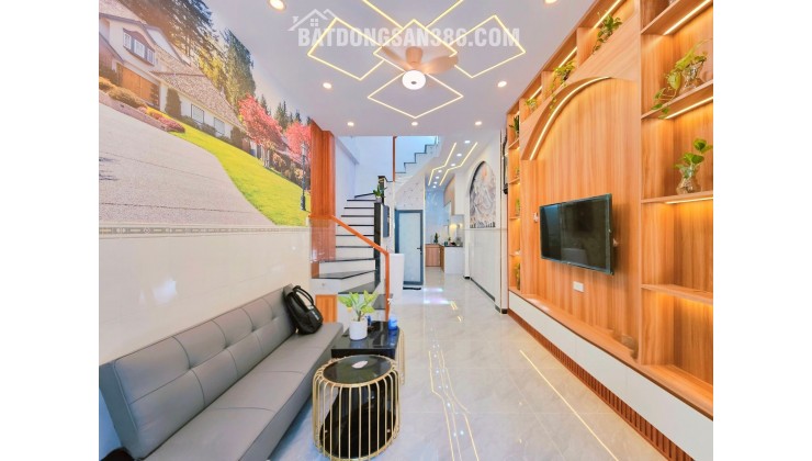 KHU VỰC HIẾM NHÀ BÁN - NGAY SÂN BAY - FULL NỘI THẤT - NHÀ ĐẸP Ở NGAY - SỔ VUÔNG A4 - NHĨNH 5 TỶ