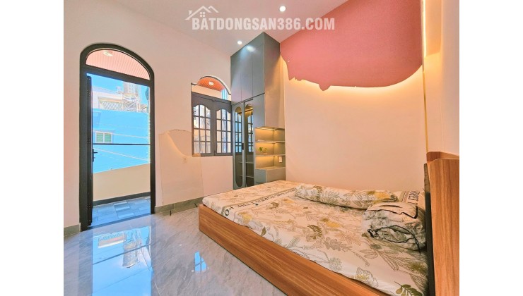 KHU VỰC HIẾM NHÀ BÁN - NGAY SÂN BAY - FULL NỘI THẤT - NHÀ ĐẸP Ở NGAY - SỔ VUÔNG A4 - NHĨNH 5 TỶ