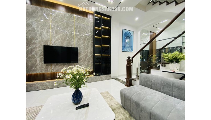 Bán nhà Định Công DT 55m2 x 5 tầng, giá 8.2 tỷ, ngõ to, gần phố, SĐCC