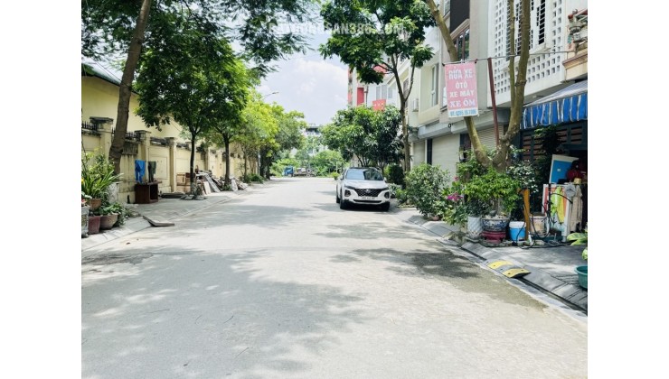 ĐẤT PHÂN LÔ VIỆT HƯNG - 65M2 - VIEW HỒ CÔNG VIÊN - Ô TÔ TẢI TRÁNH - GIÁ ĐẦU TƯ  0372311369