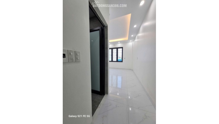 bán nhà 4 tầng thang máy hiện đại ngay trần lãm - gần chợ đậu và nguyễn tông quai đi vào