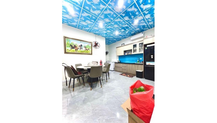 BÁN NHÀ PHỐ VĂN MIẾU THOÁNG SẦM UẤT Ô TÔ CỬA NHỈNH 12 TỶ