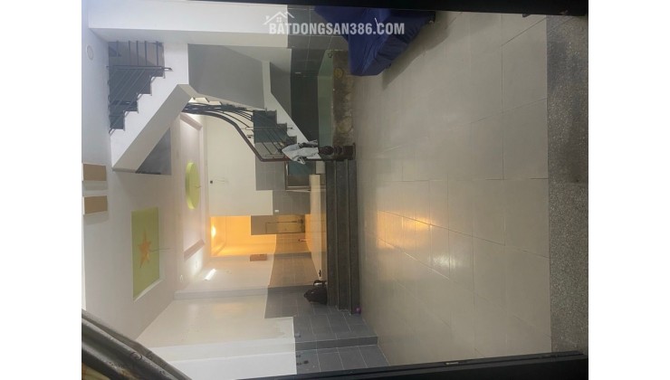 QUẬN 12 - - Kết cấu 2 tầng BTCT, gồm sân để xe, phòng khách, bếp, 4PN, 3WC