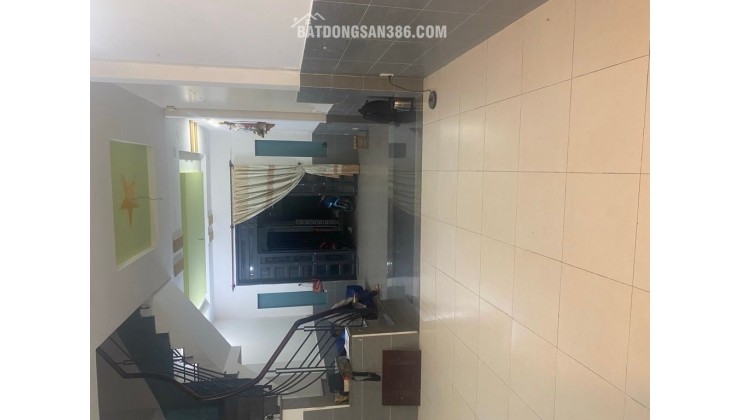 QUẬN 12 - - Kết cấu 2 tầng BTCT, gồm sân để xe, phòng khách, bếp, 4PN, 3WC