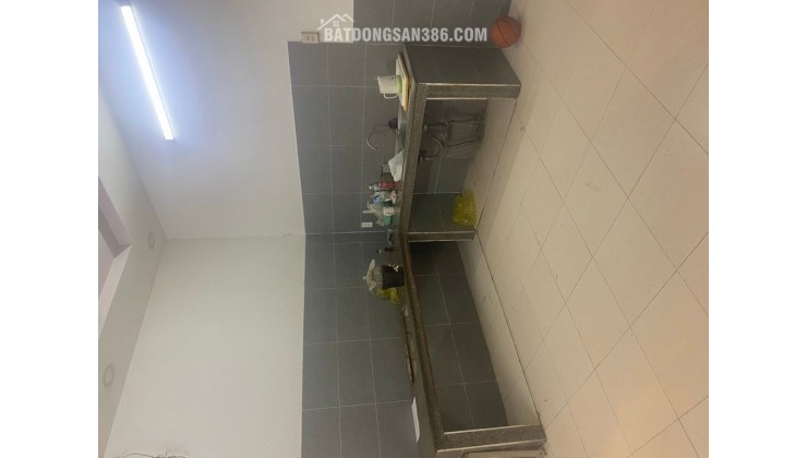 QUẬN 12 - - Kết cấu 2 tầng BTCT, gồm sân để xe, phòng khách, bếp, 4PN, 3WC