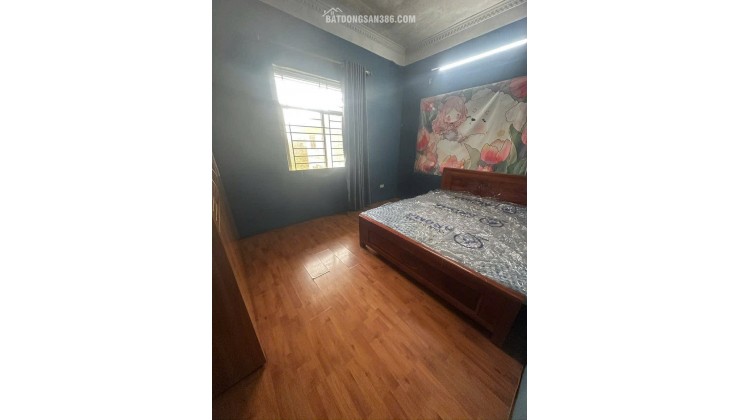 Cho thuê căn hộ khu H Việt Hưng diện tích 75m2, bao gồm 2 phòng ngủ và 1 vệ sinh