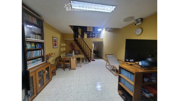 Chính chủ cần bán căn nhà lầu 1 tại 49D Trần Hưng Đạo, Phường Án Đông (P.5 cũ), Quận 5