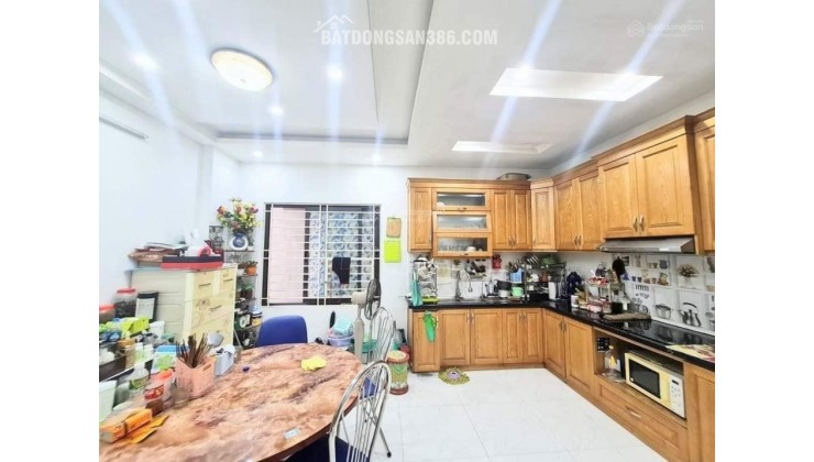 Bán nhà Kim giang dt 45m2 x5T, ngõ rộng,thoáng,gần phố,giá chỉ 8,25 tỷ,sđcc