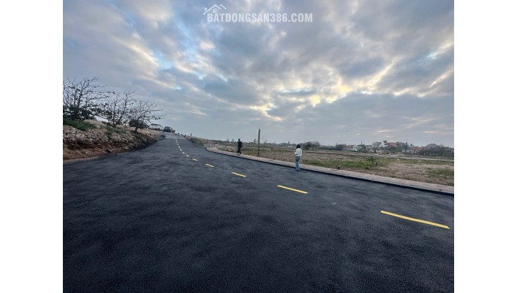 BÁN NHANH LÔ GÓC, 105m, mặt tiền 5.6m, hơn 1.5 tỷ, đặc khu kinh tế Ninh Cơ, Ninh Bình, sát biển