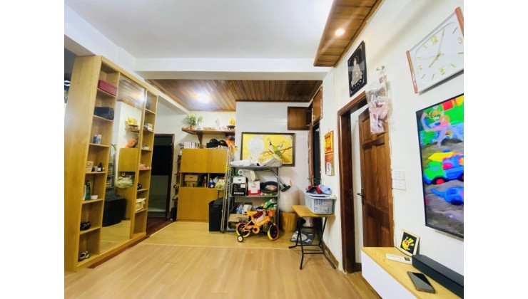 Bán nhà Tập Thể Tầng 3 Tân Mai 120m2 4 ngủ vị trí đẹp đủ tiện ích 4.3 tỷ