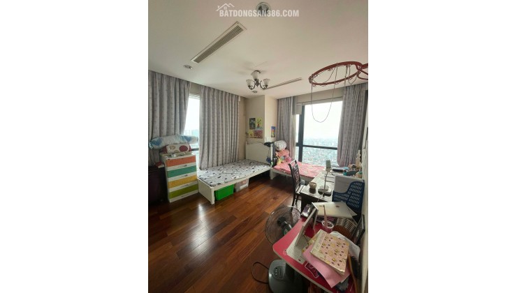 Chính chủ cho thuê căn hộ Chung cư Royal city, căn góc