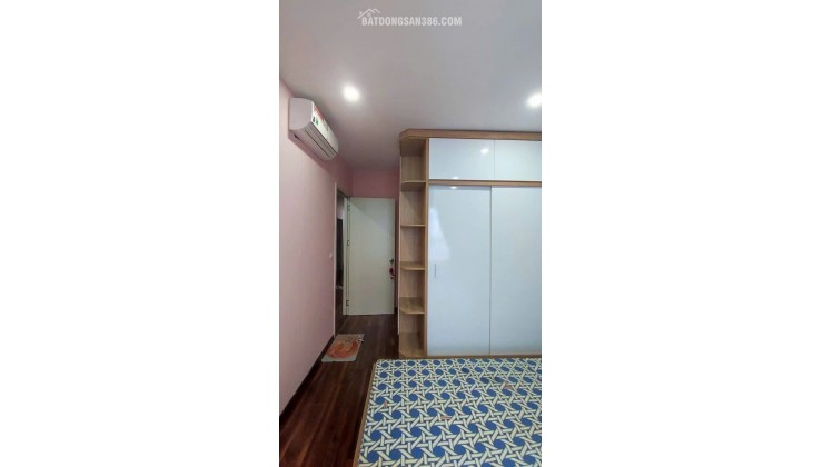 Chính chủ cho thuê căn hộ tòa E2 - ECH Phúc Lợi diện tích 68m², bao gồm 2 phòng ngủ và 2 vệ sinh. Có thể chuyển vào ở luôn