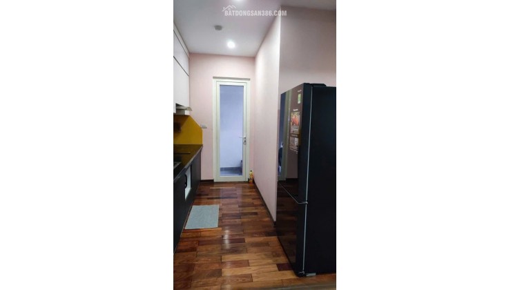 Chính chủ cho thuê căn hộ tòa E2 - ECH Phúc Lợi diện tích 68m², bao gồm 2 phòng ngủ và 2 vệ sinh. Có thể chuyển vào ở luôn