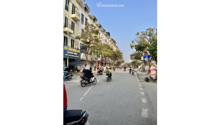 Chính chủ bán tòa nhà văn phòng phố Hoàng Hoa Thám Hà Đông 86m 46 tỷ