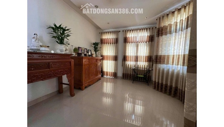 NHÀ 2 TẦNG NGAY TRUNG TÂM NHA TRANG CHỈ ĐI RA BIỂN 500M GẦN CHỢ ĐẦM DT RỘNG 235M LÀM NHÀ VƯỜN TRONG PHÓ THÌ QUÁ TUYỆT