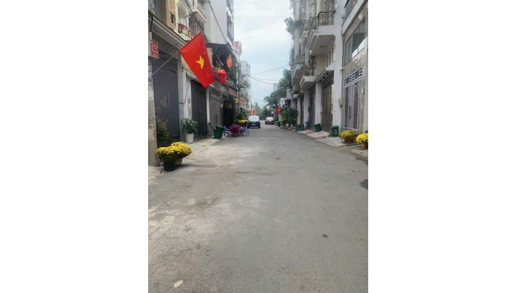 NHÀ ĐẸP 1 TRỆT 2 LẦU  4PN 4WC – KHU DÂN CƯ DỰ ÁN –NGUYỄN ẢNH THỦ TRUNG TÂM QUẬN 12 XE HOI NGỦ TRONG NHÀ.