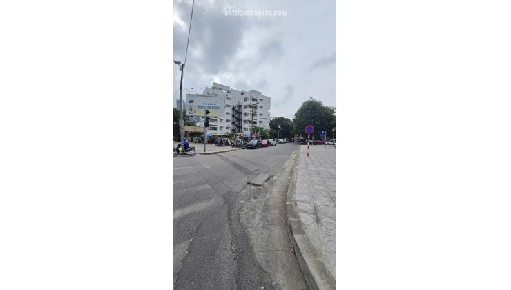 Bán Nhà Dòng Tiền Ngõ Kim Mã - Đội Cấn 7 Tầng 22 Phòng Khép Kín Full Đồ ( Ô Tô Con Đỗ Cửa )