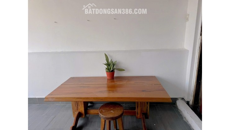 CHO THUÊ CHDV NGAY TRUNG TÂM QUẬN 1 ĐẦY ĐỦ TIỆN ÍCH, Ở NGAY. LH:0355640978