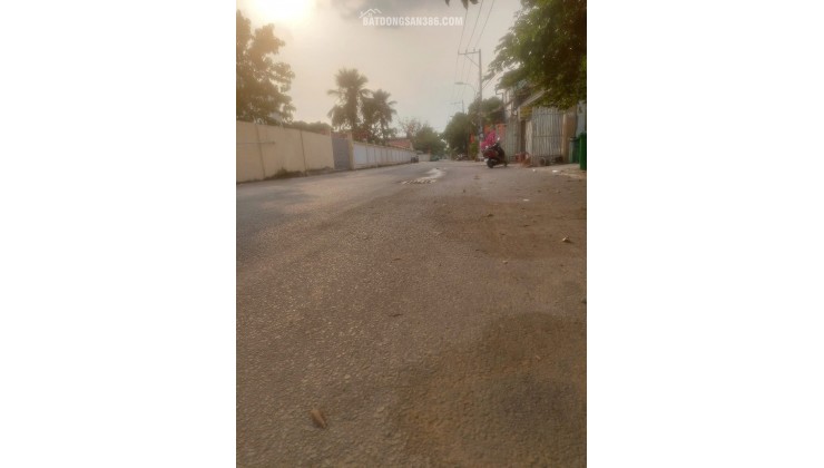 CẦN BÁN GẤP CĂN NHÀ MẶT TIỀN ĐƯỜNG CHUYÊN DÙNG 9 QUẬN 7. LH:0965194239.