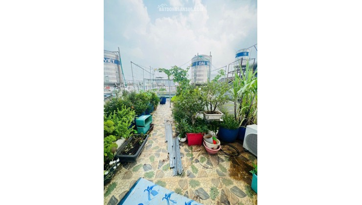 Bình Tân: Nhà 3 tầng, 4 phòng ngủ, sổ hồng, hẻm 8, 61m2 - Giá 5.2 tỷ. Cơ hội vàng an cư, vị trí đẹp, tiện ích xung quanh, liên hệ 0876868265.