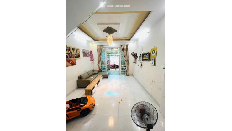 Bình Tân: Nhà 3 tầng, 4 phòng ngủ, sổ hồng, hẻm 8, 61m2 - Giá 5.2 tỷ. Cơ hội vàng an cư, vị trí đẹp, tiện ích xung quanh, liên hệ 0876868265.