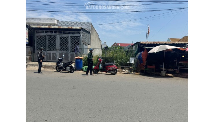 Bán nhà mặt phố Đức Hòa, Long An: 125m2, 5.6 tỷ, sổ hồng, vị trí vàng đường 20, tiềm năng tăng giá, liên hệ 0935911385!