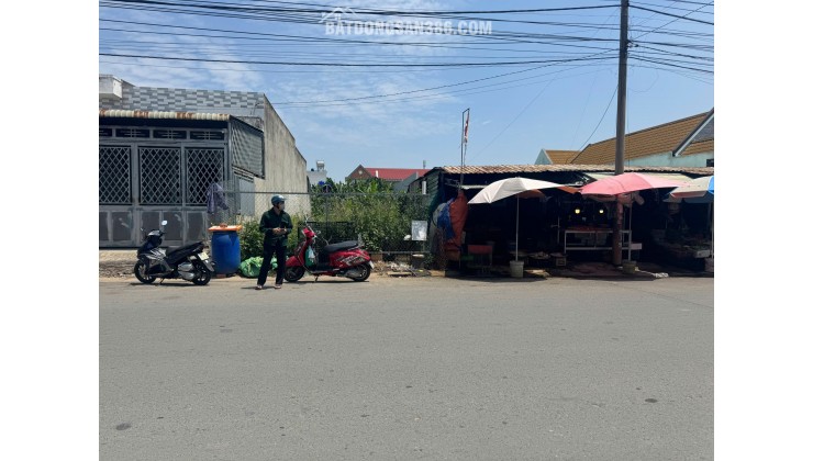 Bán nhà mặt phố Đức Hòa, Long An: 125m2, 5.6 tỷ, sổ hồng, vị trí vàng đường 20, tiềm năng tăng giá, liên hệ 0935911385!