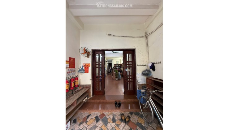 Chính chủ cho thuê nguyên căn sát góc, hướng Đông, mặt phố Bà Triệu, Q.Hai Bà Trưng, Hà Nội.