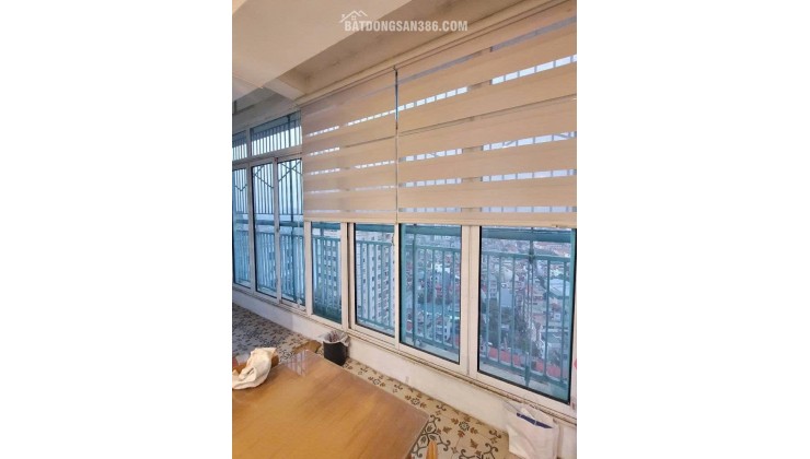 Nhà Bà Triệu - Xuống nhà là ra MẶT PHỐ!- Có 102 trong khu vực