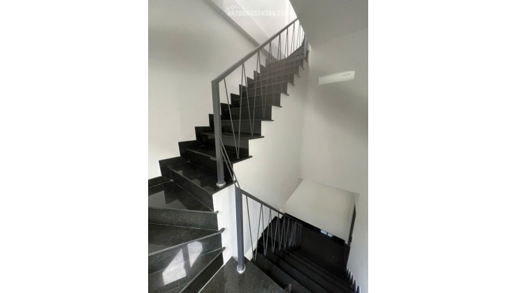 TÔI CẦN BÁN CĂN NHÀ HẺM XE HƠI 60/76 ĐƯỜNG LÝ CHÍNH THẮNG P8Q3. LH:0966775504.