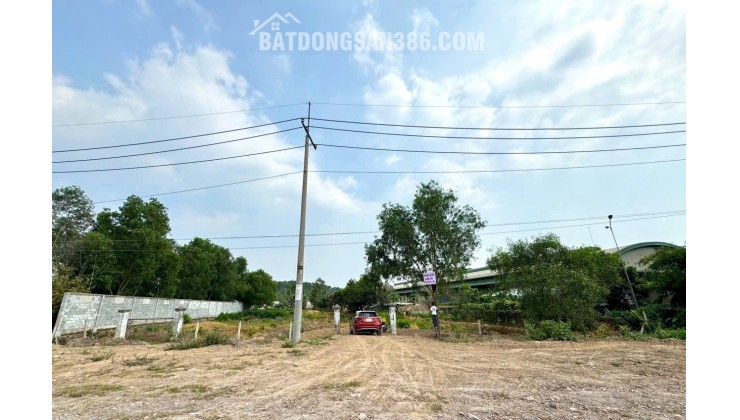 BÁN ĐẤT 2 MẶT TIỀN TẶNG NHÀ TẠI TP BIÊN HOÀ, DT 4200M2, SỔ SẴN, CHỈ 19 TỶ. LH:0933449988.