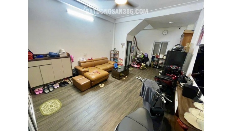 Bán nhà vị trí đẹp đường Thach Bàn - Long Biên - HN.