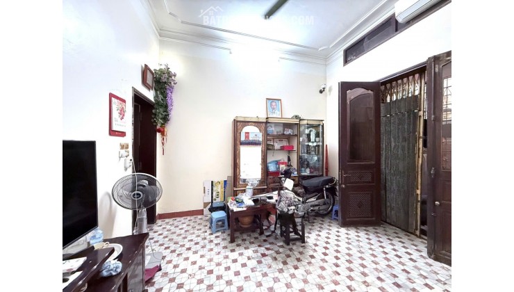 BÁN NHÀ HÀNG SIÊU ĐẸP 10M RA MẶT PHỐ - OTO ĐỖ CỬA - NHÀ DÂN XÂY KIÊN CỐ - NGÕ THÔNG TỨ TUNG - SỔ VUÔNG NỞ HẬU