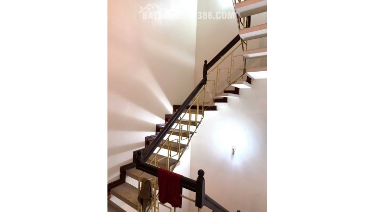 BÁN NHÀ HÀNG SIÊU ĐẸP 10M RA MẶT PHỐ - OTO ĐỖ CỬA - NHÀ DÂN XÂY KIÊN CỐ - NGÕ THÔNG TỨ TUNG - SỔ VUÔNG NỞ HẬU