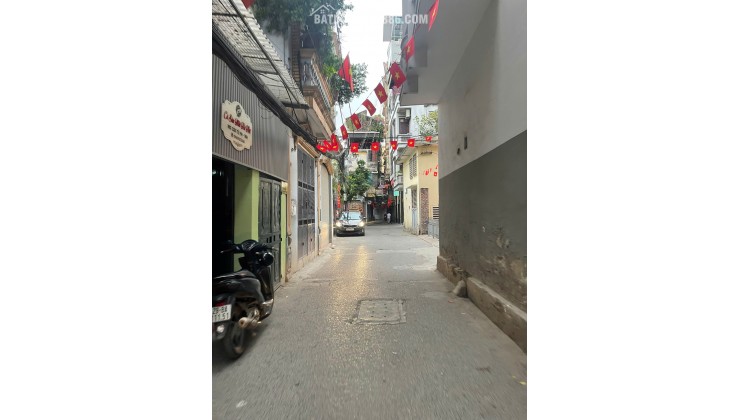 BÁN TOÀ CĂN HỘ DỊCH VỤ ĐÊ LA THÀNH 58m2 MẶT TIỀN 4,6m 6 TẦNG HƠN 12 TỶ THANG MÁY MỚI KÍNH KOONG – SẴN DÒNG TIỀN