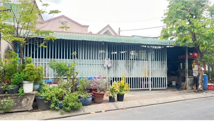 BÁN NHÀ ĐẤT TẠI HÓC MÔN, DT 177M2, SẴN SỔ, CHỈ 3.8 TỶ. LH:0765659378