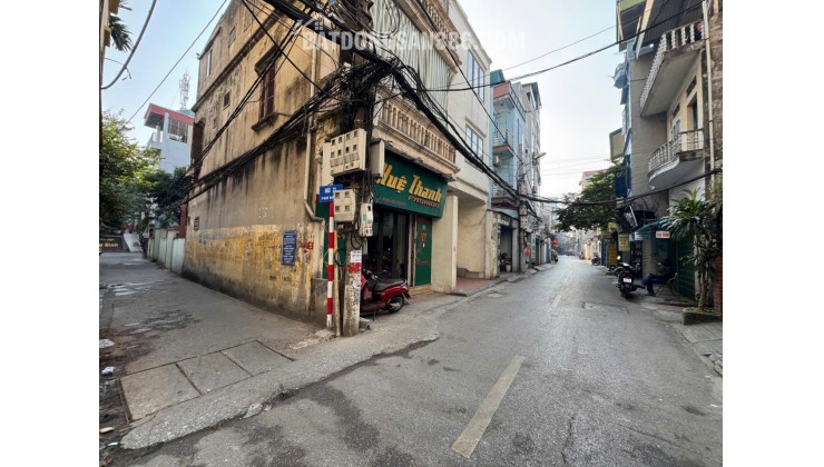 Anh trai tôi cần bán Căn Lô góc, 3 tầng, 2 mặt thoáng tại Bồ Đề, Long Biên, DT: 60.3m2, MT 5.2m, ô tô cách 50m. Nhà xây KCBT cực kỳ chắc chắn