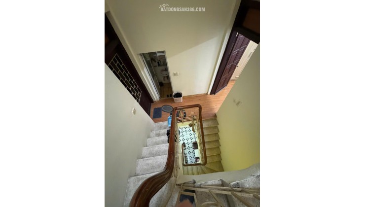 Anh trai tôi cần bán Căn Lô góc, 3 tầng, 2 mặt thoáng tại Bồ Đề, Long Biên, DT: 60.3m2, MT 5.2m, ô tô cách 50m. Nhà xây KCBT cực kỳ chắc chắn