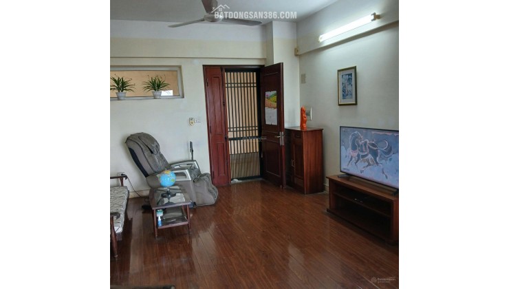 Chính chủ bán Chung cư căn góc 76 M2 - Nôi thất gồm 3 điêu hòa, Quạt, Máy giặt - KĐT Việt Hưng