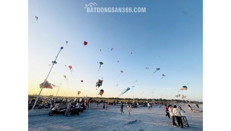 Đất nền sổ hồng Cần Giuộc, Long An: 100m2, 2 tỷ, vị trí vàng Nguyễn Văn Tạo, xây 3 tầng, 5PN, 3WC, hướng đông nam, tiềm năng sinh lời cao, liên hệ